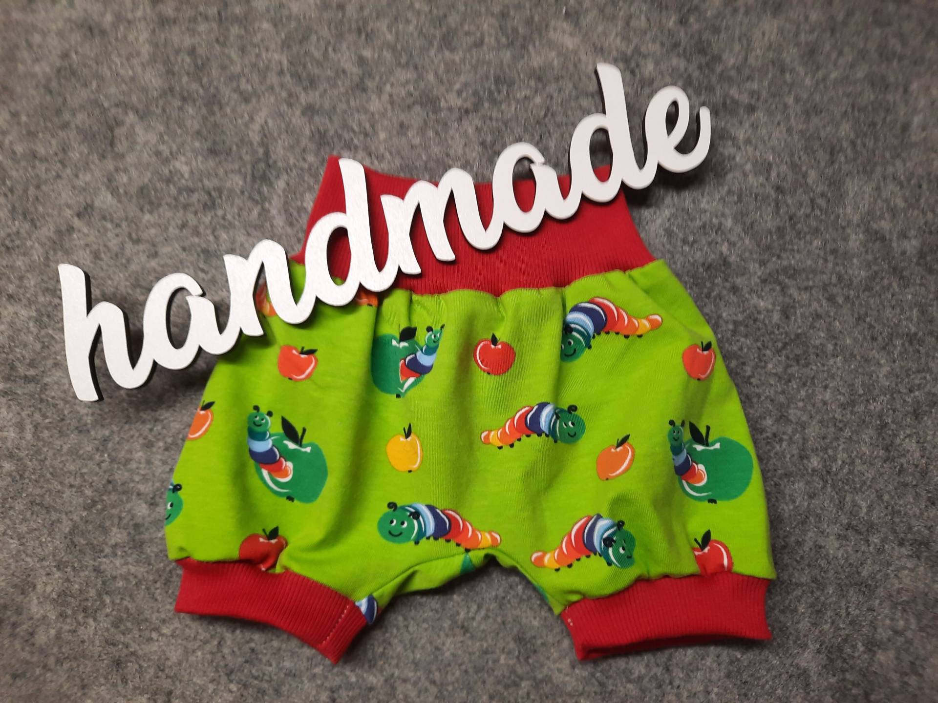 Sommerhose/Kurze Hose Newborn Kleine Raupe Sommerhose/Kurze Hose Newborn Kleine Raupe von KiasWorld