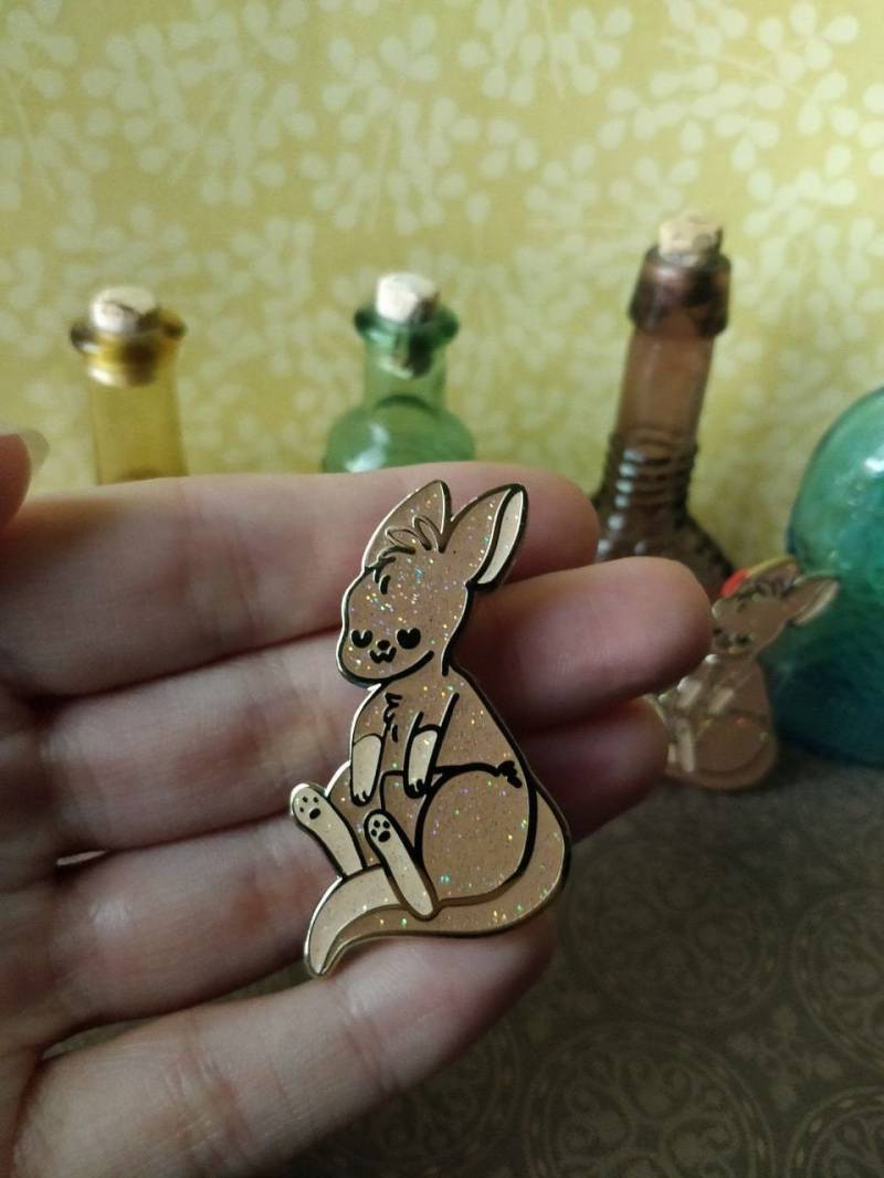 Kangaruwu-Enamel Pin Kangaruwu-Enamel Pin von KibaMonster