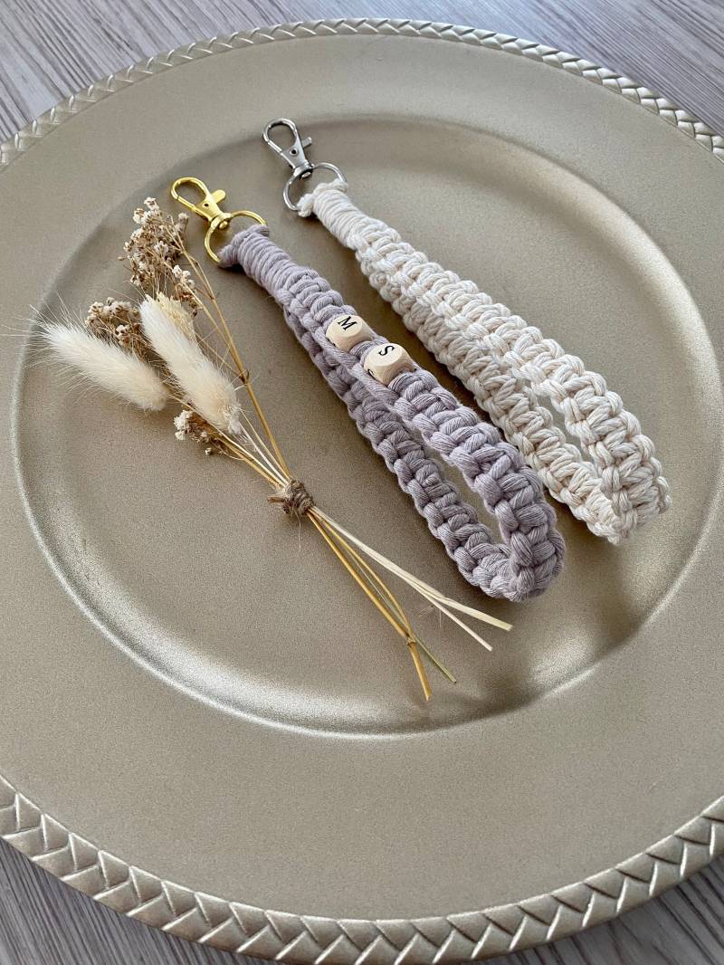 Schlüsselanhänger Makramee, Taschenanhänger, Handgelenk Schlüsselanhänger, Armband, Personalisiert, Personalisiertes Geschenk, Handschlaufe Schlüsselanhänger Makramee, Taschenanhänger, Handgelenk Schlüsselanhänger, Armband, Personalisiert, Personalisiertes Geschenk, Handschlaufe von KibakiHandmadeShop