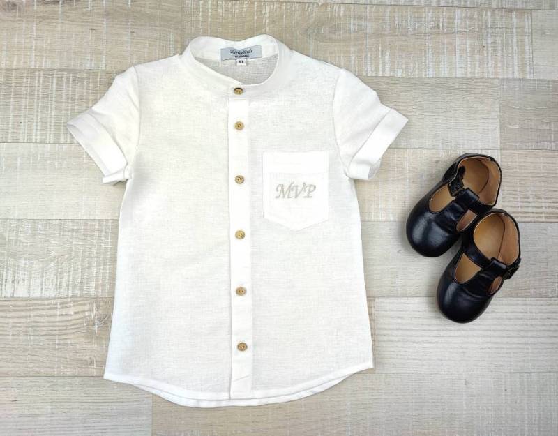 Personalisiertes Leinen Babyhemd Gestickte Initialen, Stehkragen von KichyKidsClothing