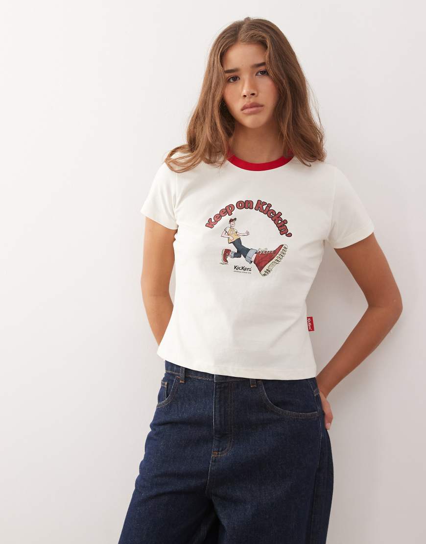 Kickers - Knapp geschnittenes T-Shirt in Winterweiß mit Retro-Grafik Kickers - Knapp geschnittenes T-Shirt in Winterweiß mit Retro-Grafik von Kickers