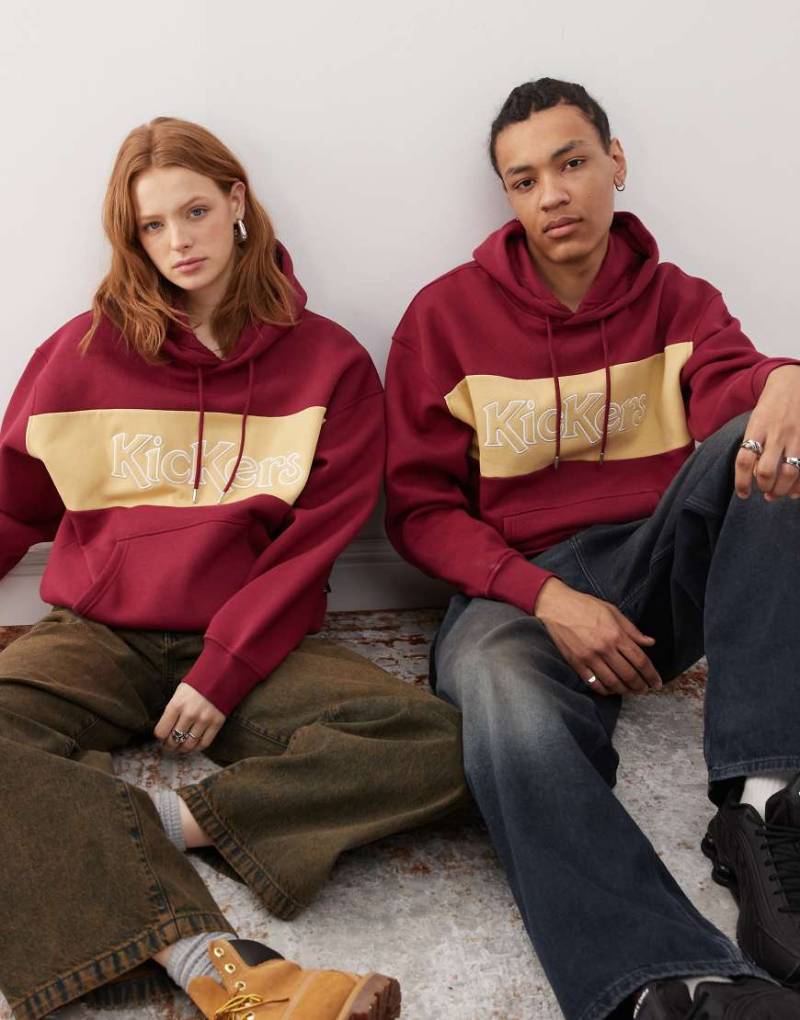 Kickers - Unisex-Kapuzenpullover in kräftigem Kirschrot mit Oversize-Schnitt von Kickers