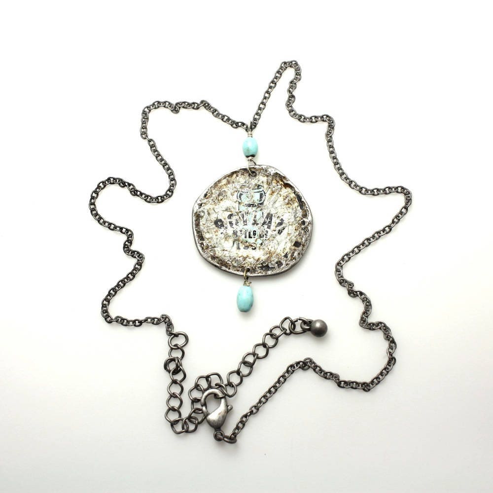 Gefundenes Objekt Aqua Upcycled Bottle Cap Necklace-Vintage Style Dystopian-Reclaimed Jewelry Necklace-Teal Organic Necklace-Unique Metal Gefundenes Objekt Aqua Upcycled Bottle Cap Necklace-Vintage Style Dystopian-Reclaimed Jewelry Necklace-Teal Organic Necklace-Unique Metal von KickinTheCanDesign