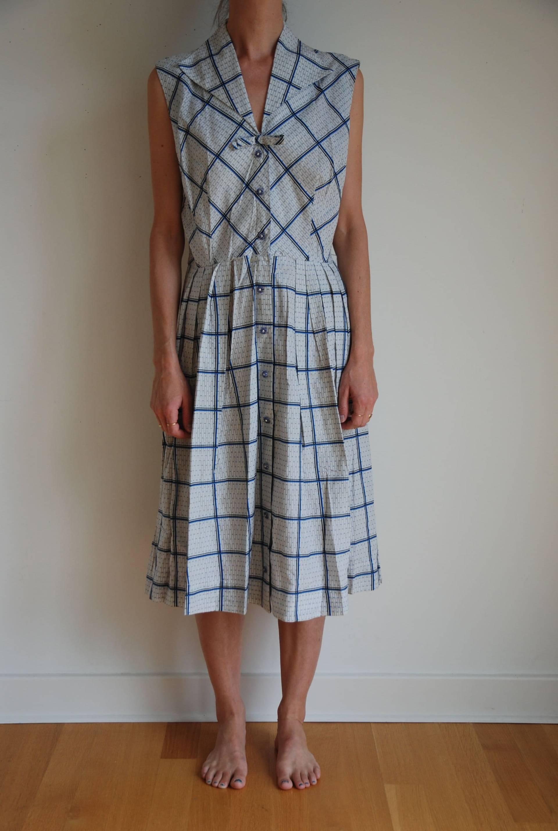 50Er Gestreiftes Baumwoll Jacquard Abstraktes Hübsches Hauskleid Mit Süßen Floralen Strass Knöpfen von KidCarlo