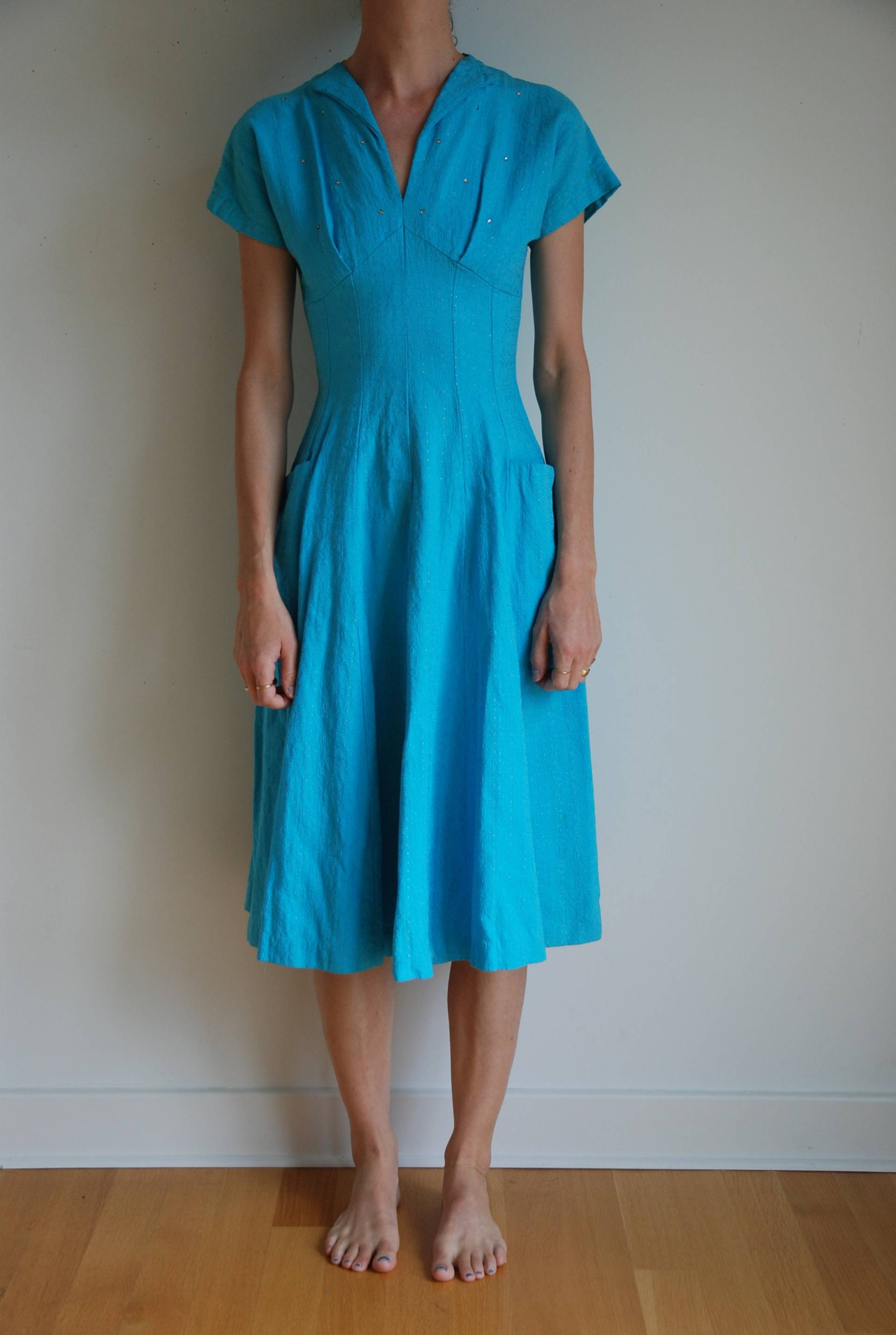 50Er Jahre Türkises Schmales Baumwollkleid Mit Strasssteinen von KidCarlo