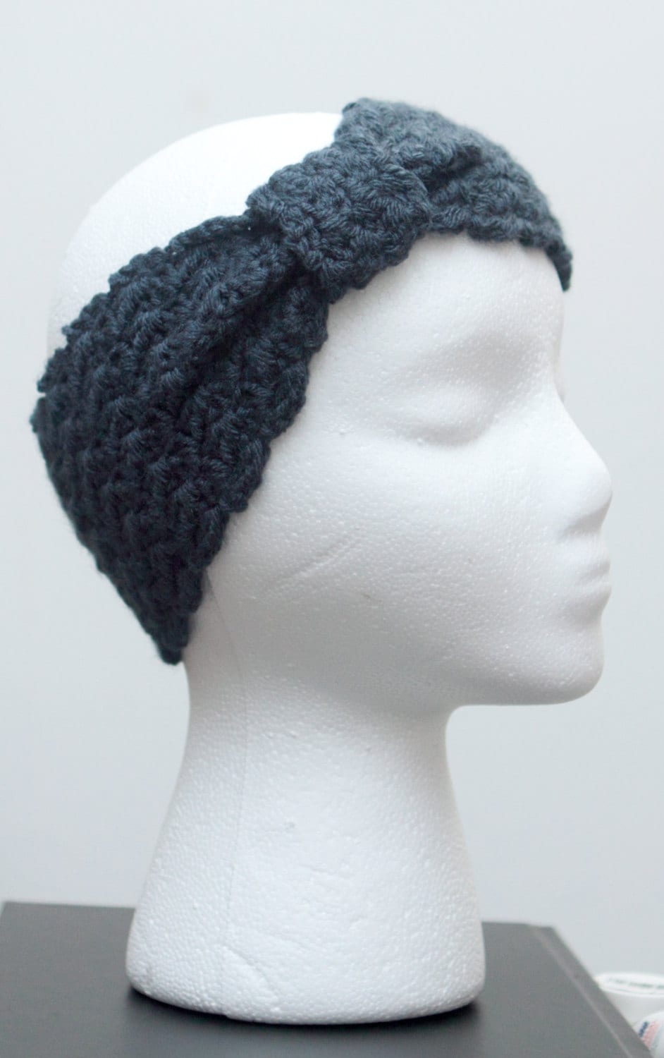 Denim Blau Häkelohrwärmer Strukturschleife Stirnband Denim Blau Häkelohrwärmer Strukturschleife Stirnband von KidaliaKrochet