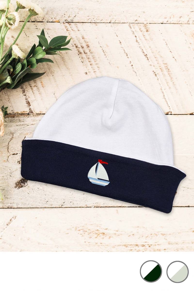 Baby Mütze Bestickt Mit Boot Aus Veganer Bio-Baumwolle von KiddiezDE
