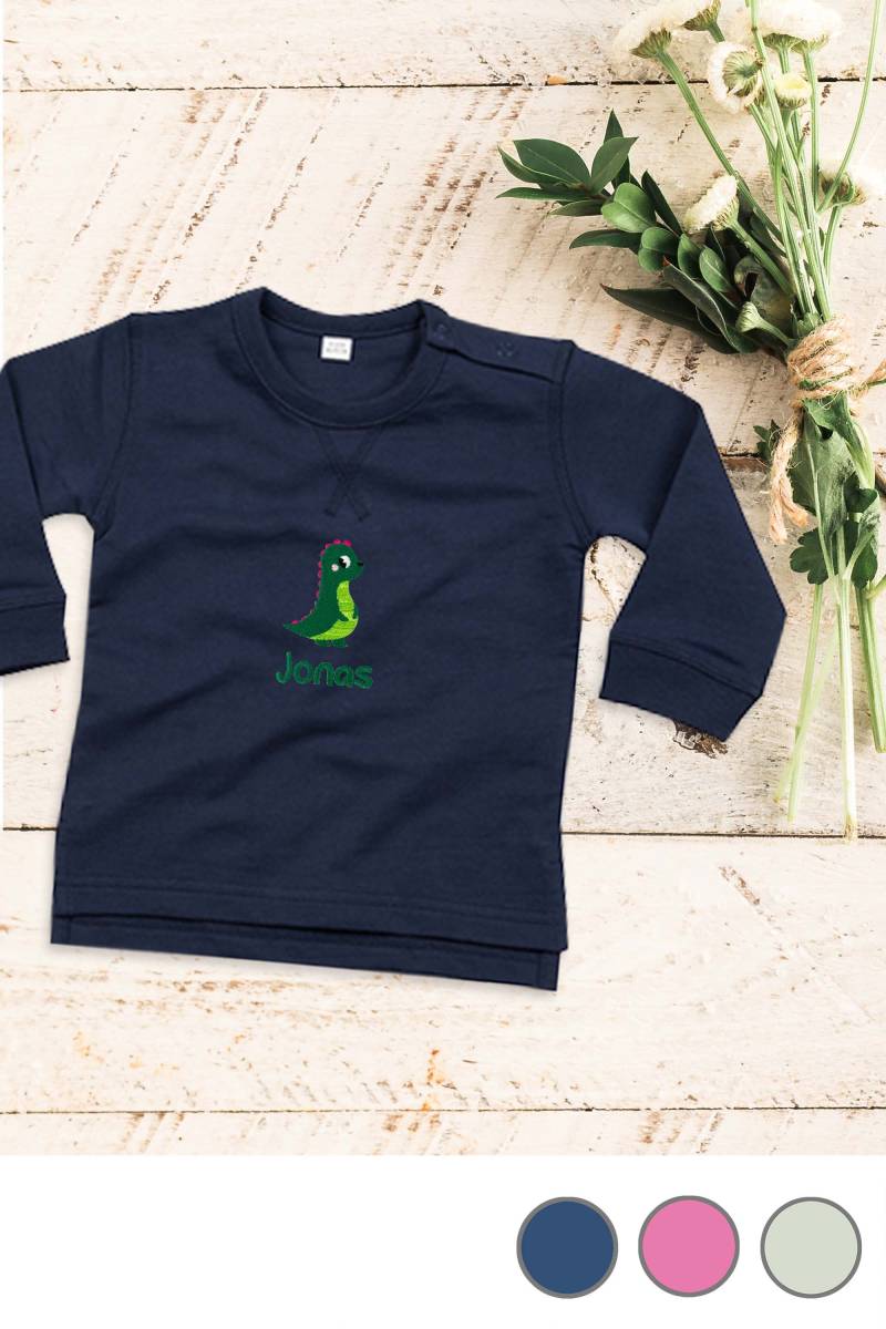 Baby Sweatshirt Aus Bio-Baumwolle Bestickt Mit Dino Und Wunschtext Baby Sweatshirt Aus Bio-Baumwolle Bestickt Mit Dino Und Wunschtext von KiddiezDE