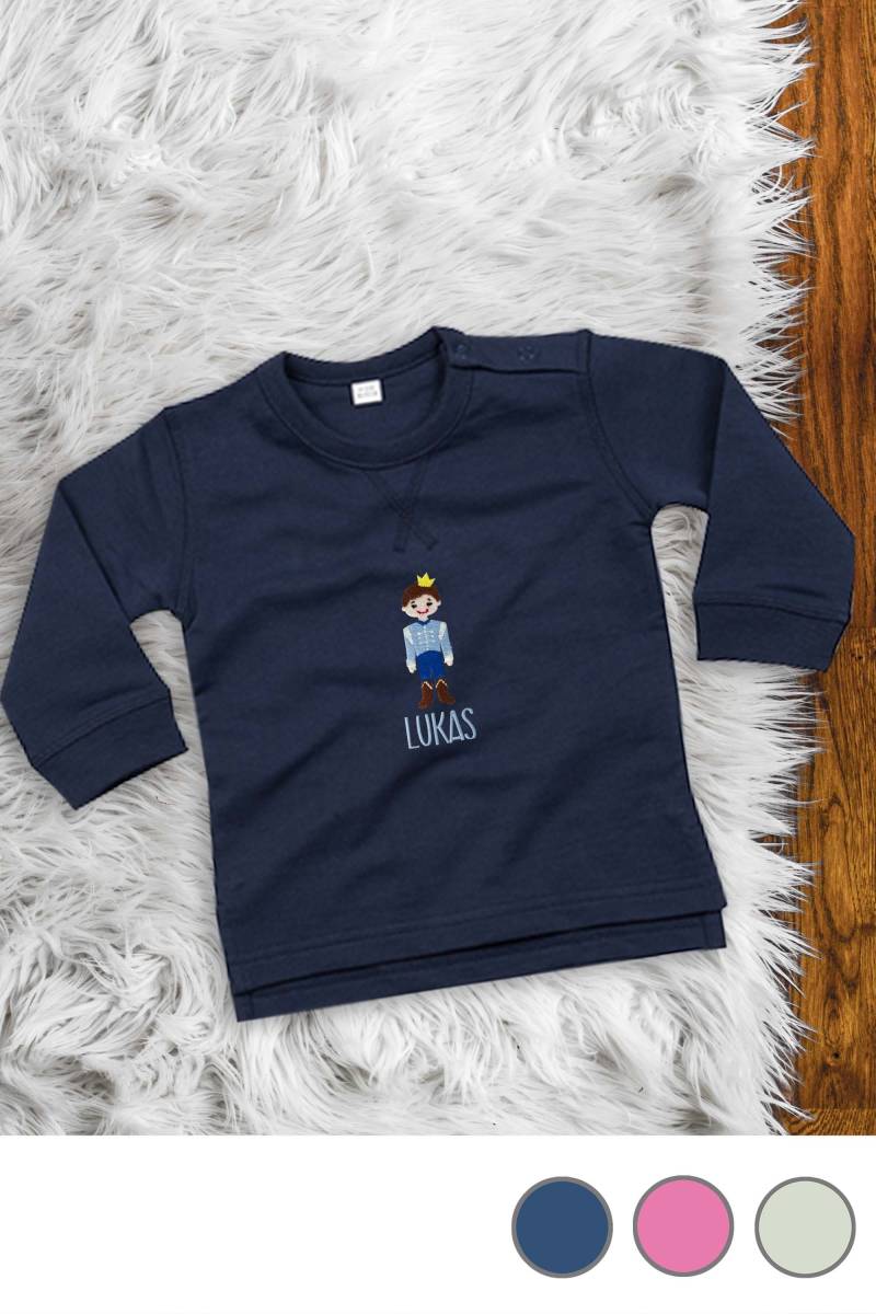 Baby Sweatshirt Aus Bio-Baumwolle Bestickt Mit Prinz Und Wunschtext von KiddiezDE