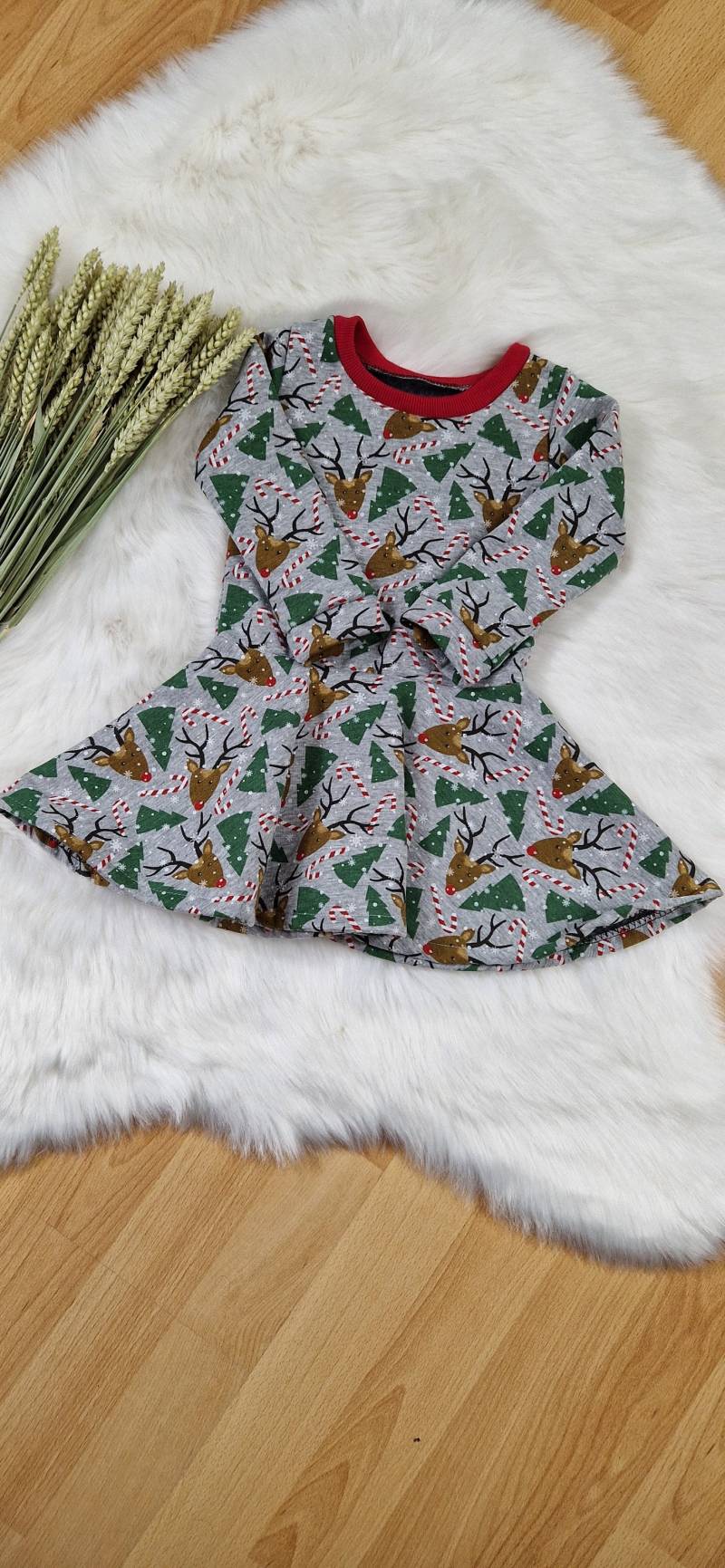 Kleid/Drehkleid Weihnachten Mädchen 74 von KidsandMore2019