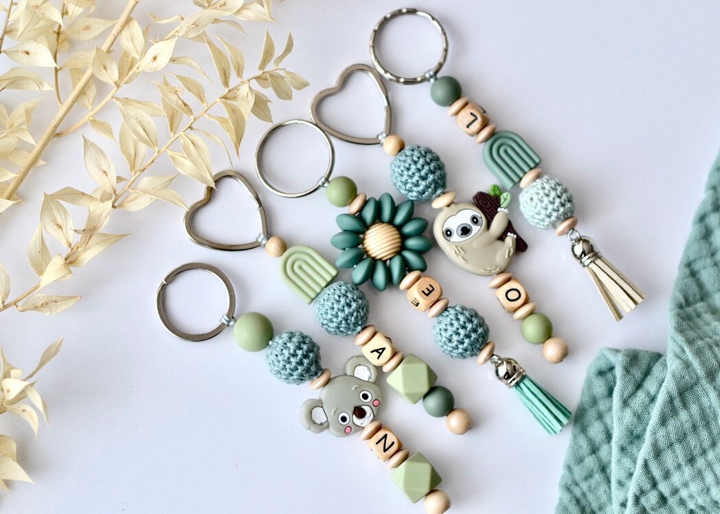 Schlüsselanhänger, Verschiedene Farben Möglich, Schlüsselanhänger Aus Holz - Und Silikonperlen, Geschenkidee, Accessoire Schlüsselanhänger, Verschiedene Farben Möglich, Schlüsselanhänger Aus Holz - Und Silikonperlen, Geschenkidee, Accessoire von KidsomeDE