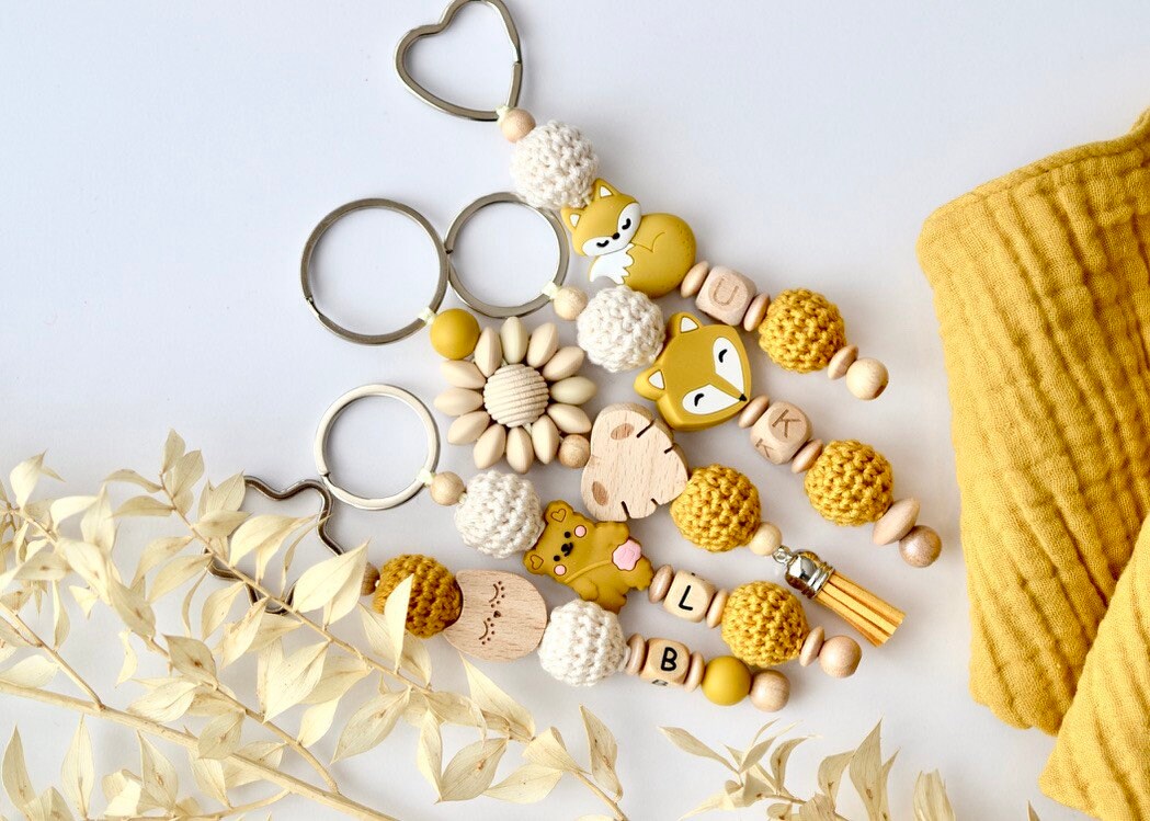 Schlüsselanhänger, Verschiedene Farben Möglich, Schlüsselanhänger Aus Holz - Und Silikonperlen, Geschenkidee, Accessoire Schlüsselanhänger, Verschiedene Farben Möglich, Schlüsselanhänger Aus Holz - Und Silikonperlen, Geschenkidee, Accessoire von KidsomeDE