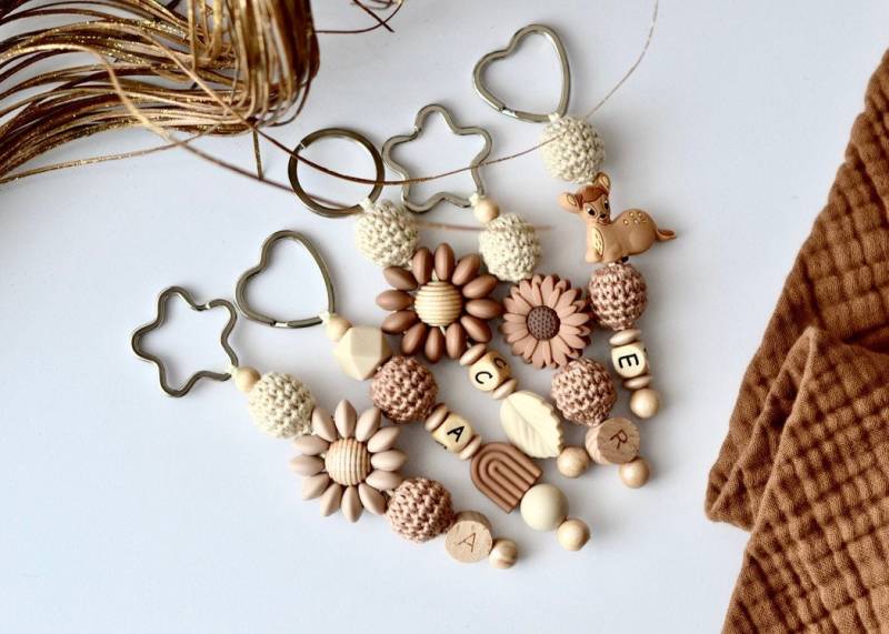 Schlüsselanhänger, Verschiedene Farben Möglich, Schlüsselanhänger Aus Holz - Und Silikonperlen, Geschenkidee, Accessoire Schlüsselanhänger, Verschiedene Farben Möglich, Schlüsselanhänger Aus Holz - Und Silikonperlen, Geschenkidee, Accessoire von KidsomeDE