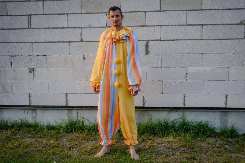 Groovy Gelbes Clown Kostüm Erwachsene Unisex Anzug Vintage Streifen Zirkus Halloween Cosplay Jumpsuit Outfit Geburtstagsparty Geschenkidee von KidzAndCostumes