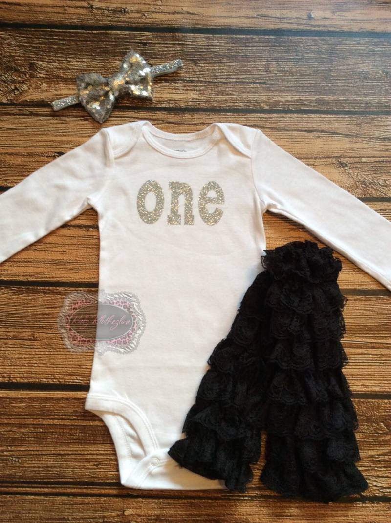 Baby Onesie One 1. Geburtstag Outfit Ein Silber Black Lace Stulpen Kuchen Smash Silberne Stirnband von KidzKlothezline