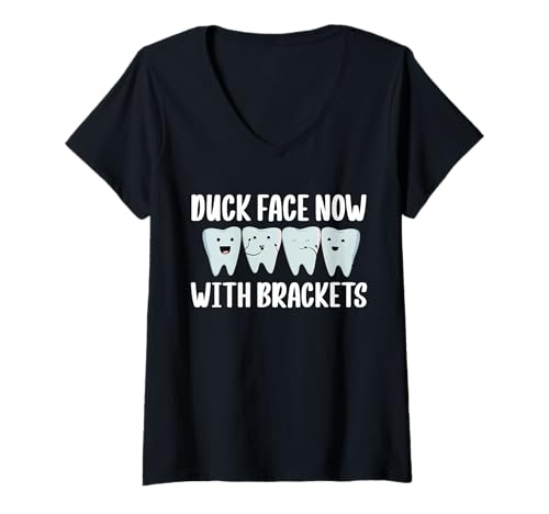 Damen Duck Face Now with Brackets Braces Teeth T-Shirt mit V-Ausschnitt Damen Duck Face Now with Brackets Braces Teeth T-Shirt mit V-Ausschnitt von Kieferorthopäde Designs Zahnspange Ideen