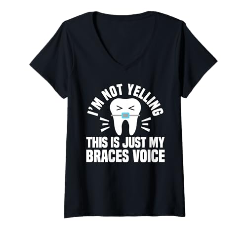 Damen Im Not Yelling This is Just My Braces Voice T-Shirt mit V-Ausschnitt von Kieferorthopäde Zahnspange Design Idee