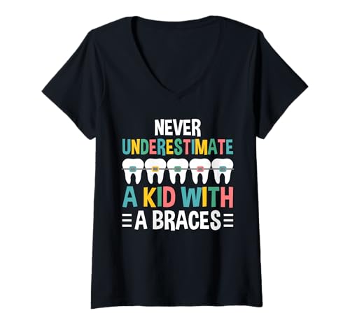 Damen Never Underestimate A Kid with A Braces T-Shirt mit V-Ausschnitt Damen Never Underestimate A Kid with A Braces T-Shirt mit V-Ausschnitt von Kieferorthopäde Zahnspange Designs Idee