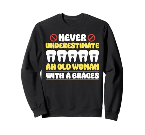 Never Underestimate An Old Woman with A Braces Sweatshirt von Kieferorthopäde Zahnspange Designs Idee