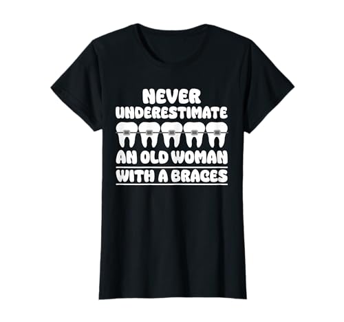 Never Underestimate An Old Woman with A Braces T-Shirt Never Underestimate An Old Woman with A Braces T-Shirt von Kieferorthopäde Zahnspange Designs Idee