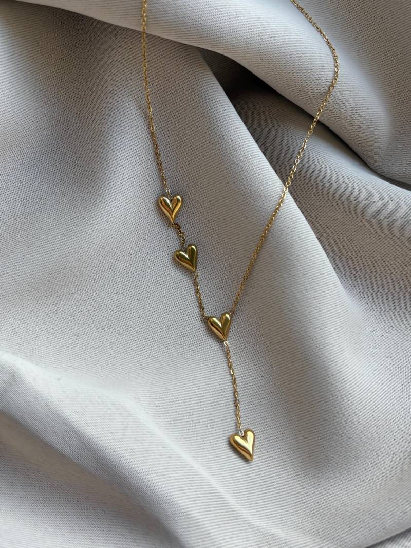 Goldene Kette Mit Herzen Und Anhänger - Zarter Schmuck Für Damen von KiekUnique