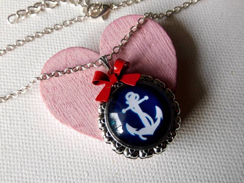Anker Halskette , 45 cm Kette Versilbert, Rockabilly Look, Maritimer Schmuck, Rote Schleife von KielerArt
