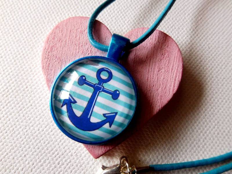 Anker Kette 47 cm, Gestreift, Am Türkisfarbenem Lederband Anker Kette 47 cm, Gestreift, Am Türkisfarbenem Lederband von KielerArt