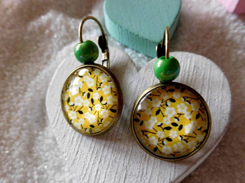 Bronze Ohrringe 16 Mm, Lever Back Mit Frühlingshaftem Blütenmuster von KielerArt