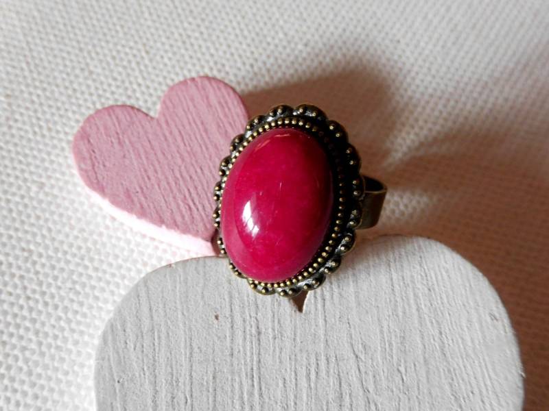 Bronze Ring Oval Mit 13 X 18 Mm Jade Cabochon in Der Farbe Kamelie, Ringmaß 17 von KielerArt