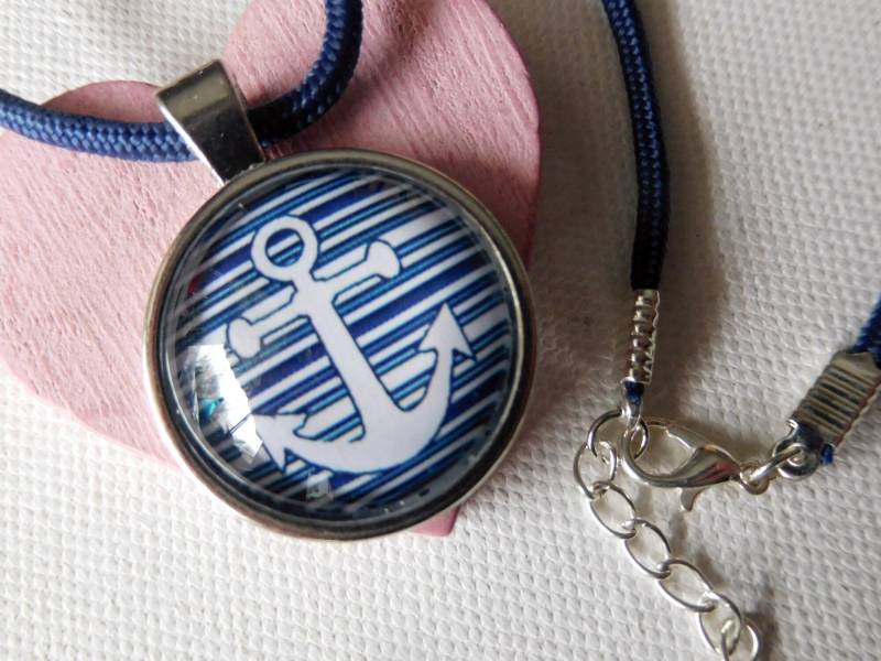 Cabochon Anker Halskette 48 cm, in Blau Weiß, Mit Segeltau Bandkette Für Den Perfekten Maritim Look von KielerArt