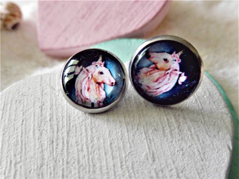 Einhorn Ohrstecker 12 Mm, 304 Edelstahl Ohrstecker, Märchen Schmuck, Cabochon Einhorn, Nikolaus Geschenk Einhorn Ohrstecker 12 Mm, 304 Edelstahl Ohrstecker, Märchen Schmuck, Cabochon Einhorn, Nikolaus Geschenk von KielerArt