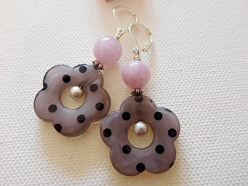 Extravagante, Distelfarbene Ohrringe in Blütenform, Mit Jade Perle, An Silberfarbenen 304 Edelstahl Klapp Ohrhaken von KielerArt