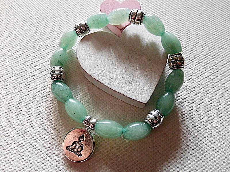 Grünes Aventurin Armband, 18 cm, Dehnbares Edelstein Armband Mit Ovalen Perlen Und Einem Buddah Charm Grünes Aventurin Armband, 18 cm, Dehnbares Edelstein Armband Mit Ovalen Perlen Und Einem Buddah Charm von KielerArt