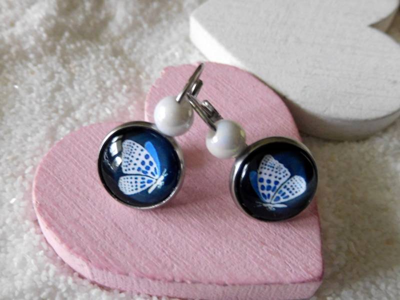 Klappohrringe, 12 Mm, Mit Blau Weißem Schmetterling Motiv, in 304 Edelstahl, Ein Hauch Von Frühling Klappohrringe, 12 Mm, Mit Blau Weißem Schmetterling Motiv, in 304 Edelstahl, Ein Hauch Von Frühling von KielerArt