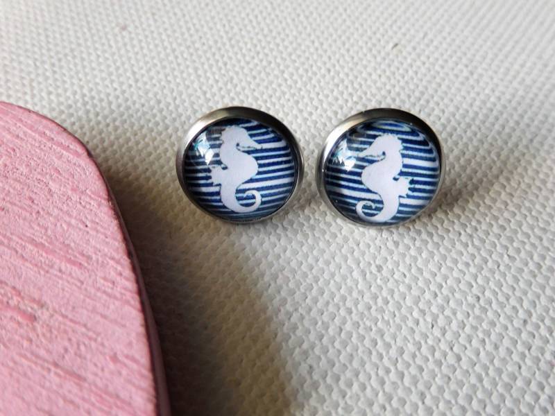 Ohrstecker Seepferdchen 12 Mm in 304 Edelstahl, Blau Weiß, Cabochon Maritim von KielerArt