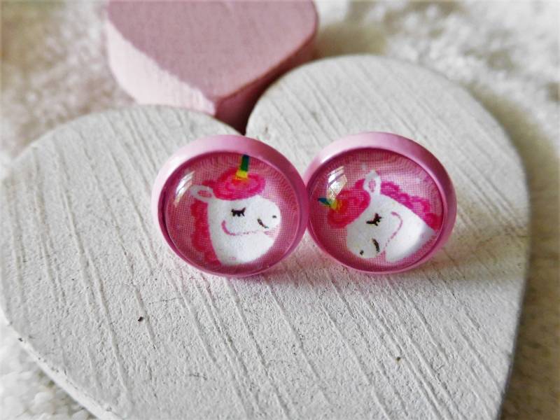 Rosa Einhorn Ohrstecker 10 Mm, Märchen Schmuck, Cabochon Einhorn, Nikolaus Geschenk Rosa Einhorn Ohrstecker 10 Mm, Märchen Schmuck, Cabochon Einhorn, Nikolaus Geschenk von KielerArt