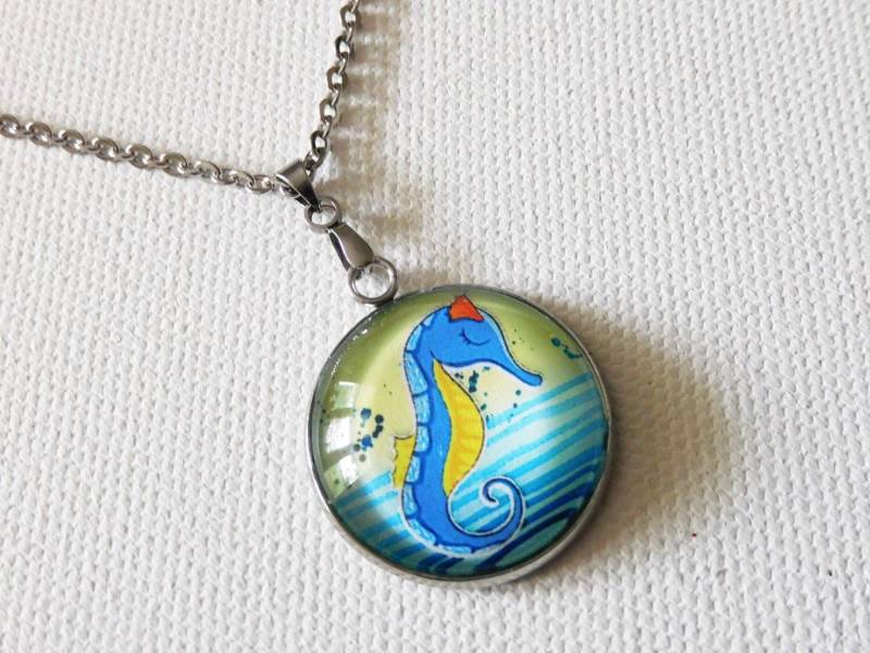 Seepferdchen Halskette, 304 Edelstahl, Maritime Cabochon Kette, 45 cm Länge, Halskette Mit Meerestier Motiv Seepferdchen Halskette, 304 Edelstahl, Maritime Cabochon Kette, 45 cm Länge, Halskette Mit Meerestier Motiv von KielerArt
