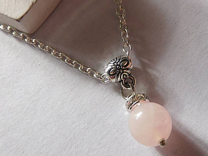 Zarte Achat Halskette , Heilstein Achat, Rosa Perlenanhänger An Versilberter Halskette, Oder Variabel Am Schwarzen Satinband Zarte Achat Halskette , Heilstein Achat, Rosa Perlenanhänger An Versilberter Halskette, Oder Variabel Am Schwarzen Satinband von KielerArt