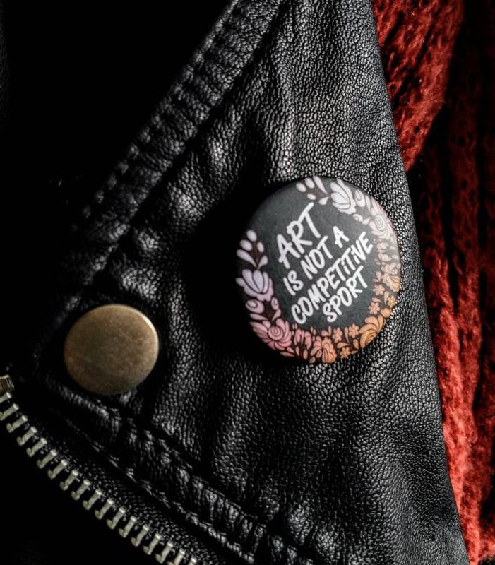 Kunst Ist Kein Leistungssport - Pin Anstecker Künstler Geschenk Kunst Ist Kein Leistungssport - Pin Anstecker Künstler Geschenk von KieraDocherty