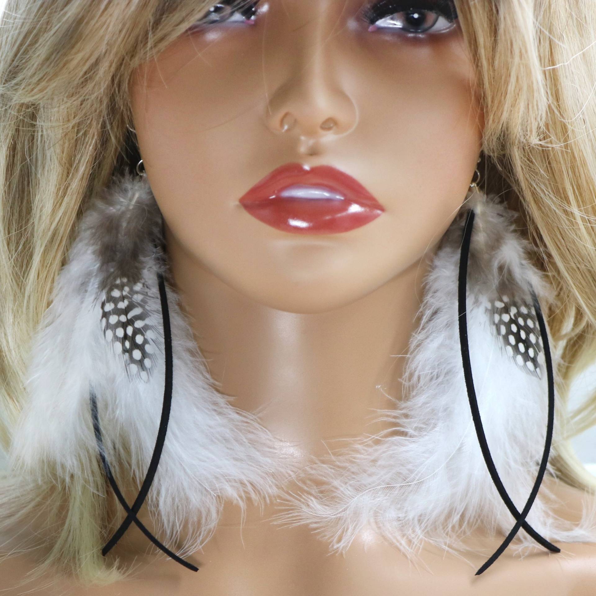 Boho Feder Ohrringe Weiß Gesprenkelte Fasan-Feder Mit Leder von KierbetsDesigns