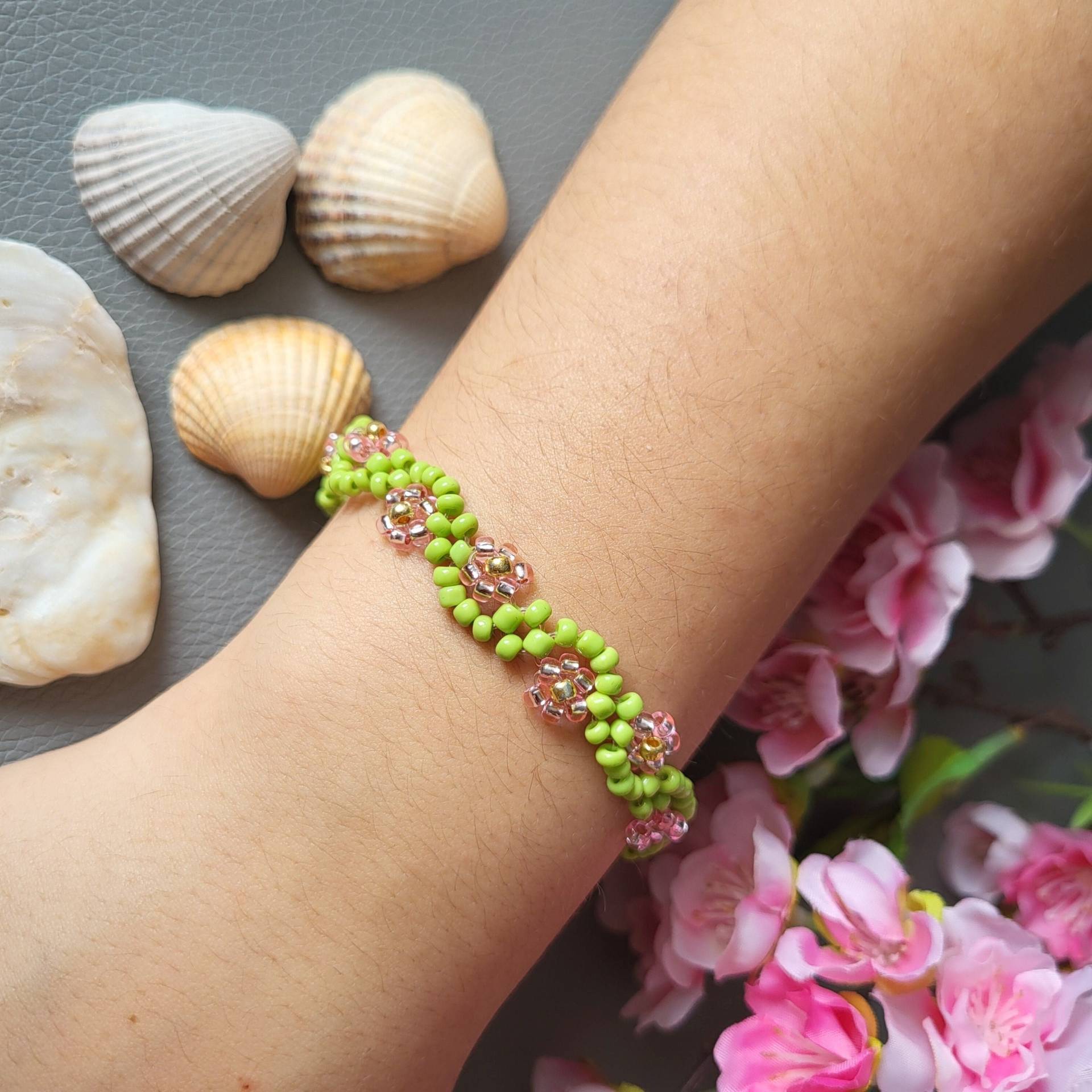 Armband Perlen Bunt Einfarbig Elastisch Besonders Kleine Sommer Daisys Armband Perlen Bunt Einfarbig Elastisch Besonders Kleine Sommer Daisys von Kieseldesign