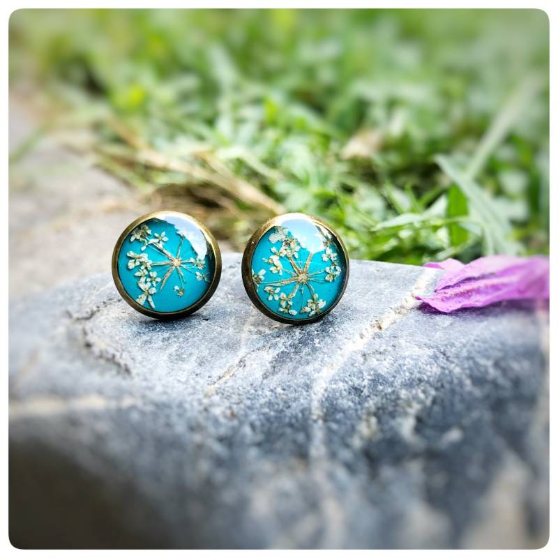 Kleine Ohrstecker | Türkisfarben Echte Wilde Möhre Blüten Je Ca. 10 Mm Durchmesser Gr.s Bronzefarben von Kiezelfen