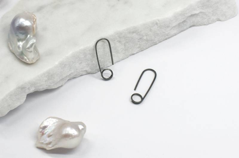 Silver Black Earrings Set - Safety Pin Line Simple Minimalist Earrings, Edgy Earring Silver Black Earrings Set - Safety Pin Line Simple Minimalist Earrings, Edgy Earring von KifyJewellery