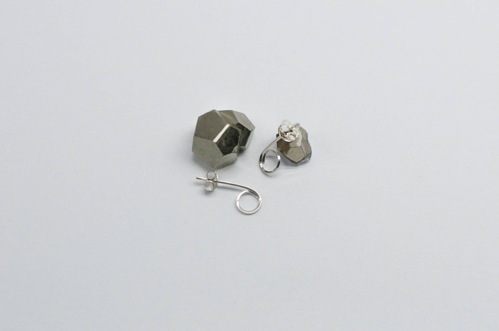Small O-Shaped Silver Stud Earrings Set - Line Staple Minimalist Earrings, Edgy Earrings Small O-Shaped Silver Stud Earrings Set - Line Staple Minimalist Earrings, Edgy Earrings von KifyJewellery
