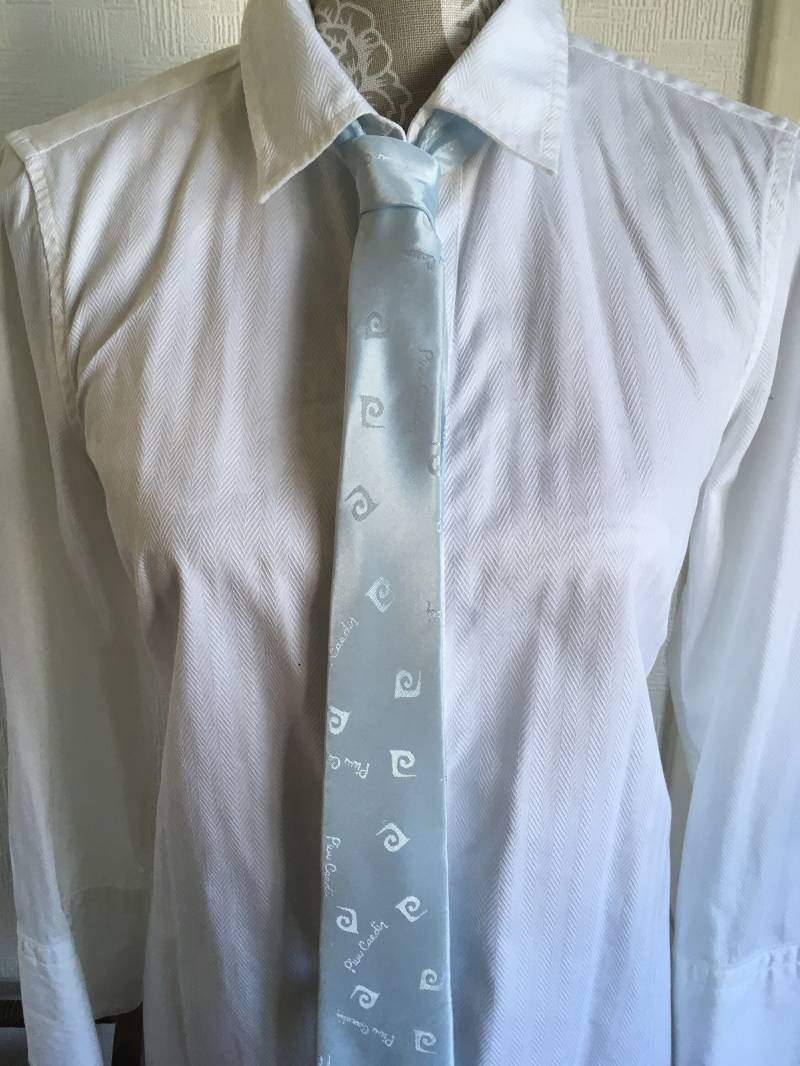 Vintage Pierre Cardin Enge Krawatte Eisblaue 80Er Jahre Retro Stil Vintage Pierre Cardin Enge Krawatte Eisblaue 80Er Jahre Retro Stil von Kihachijo