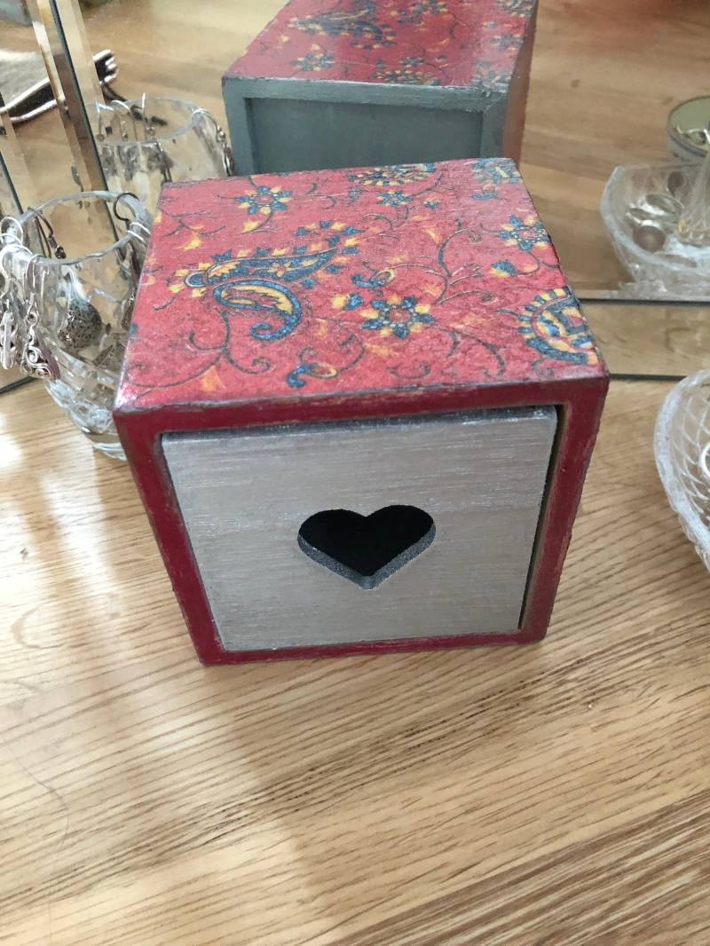 Red Floral Mini Schubladen, Schmuckschatulle Handgefertigt Red Floral Mini Schubladen, Schmuckschatulle Handgefertigt von KikaArts