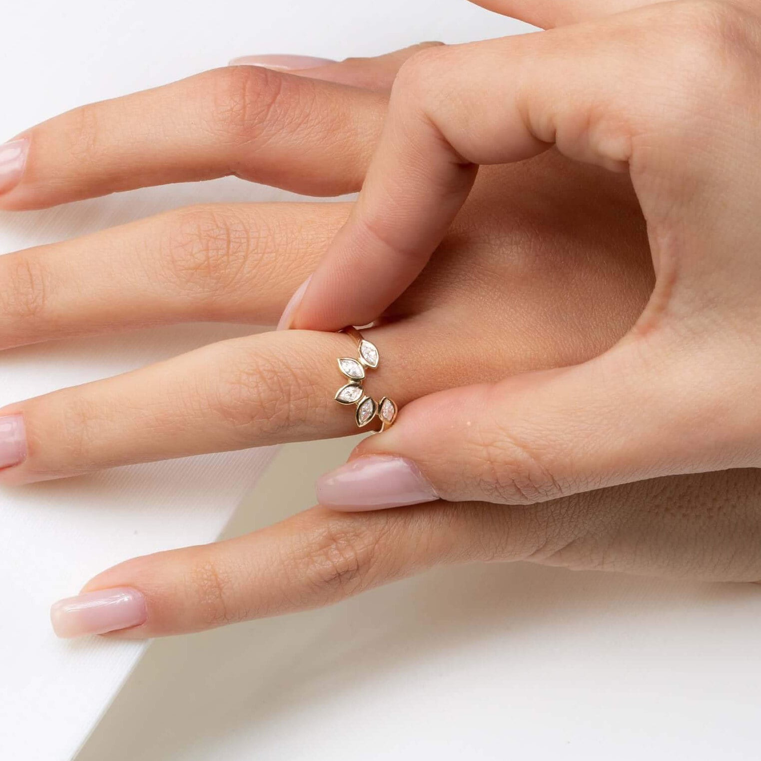 Lab Daimond Flower Ring, 5 Marquise Diamanten Ein Halbes Karat Von 14K Gold von KikiJanine