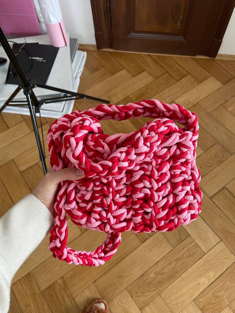 Süße Gehäkelte Umhängetasche in Rosa Und Rot von KikiTulach