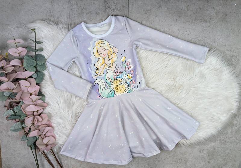 Drehkleid Meerjungfrau Mit Weit Schwingendem Rock, Flieder Gepunktet Als Lang - Oder Kurzarmkleid Aus Sommersweat Ab Größe 116 von KikimoShop