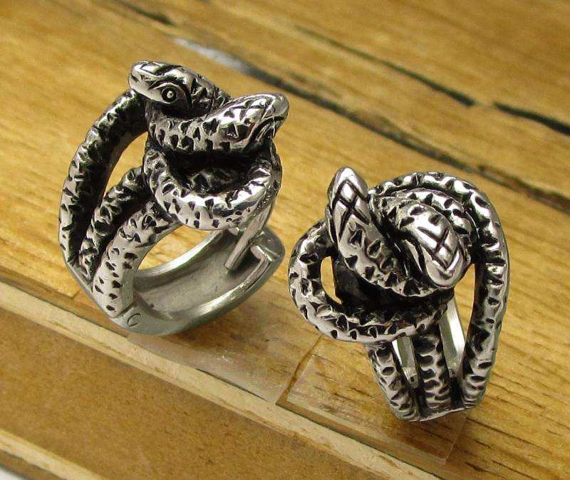 Herren Ohrring Edelstahl Creole Casting Meduse Schlangen Schwarz Silber Ohrstecker Männer Ohrschmuck von KikuchiMensEarring